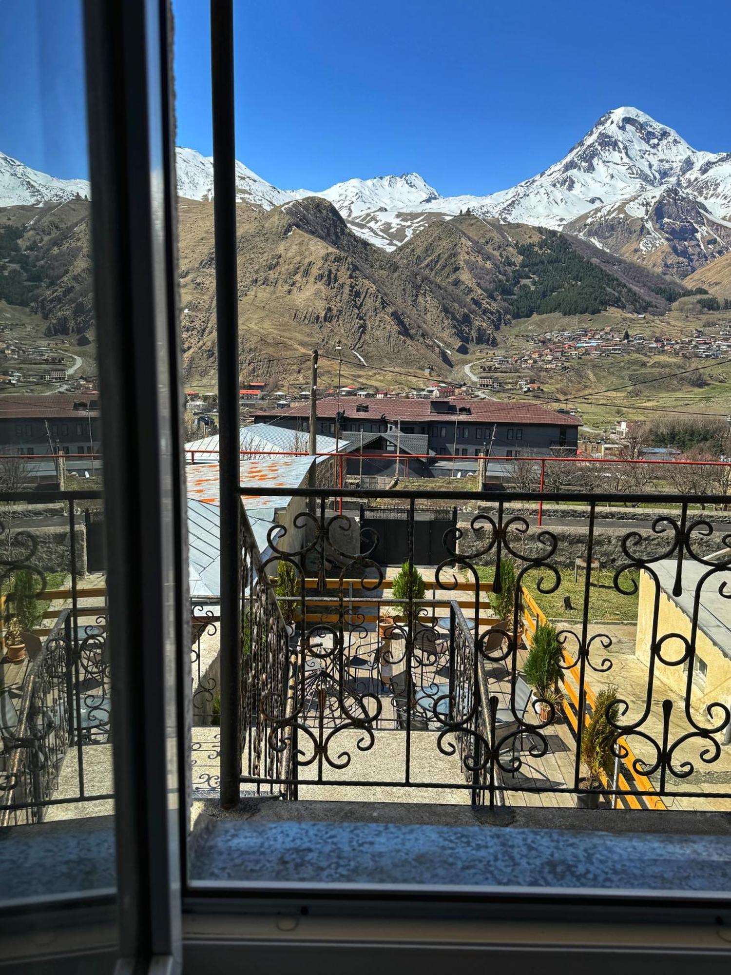 Hotel Elia Kazbegi エクステリア 写真