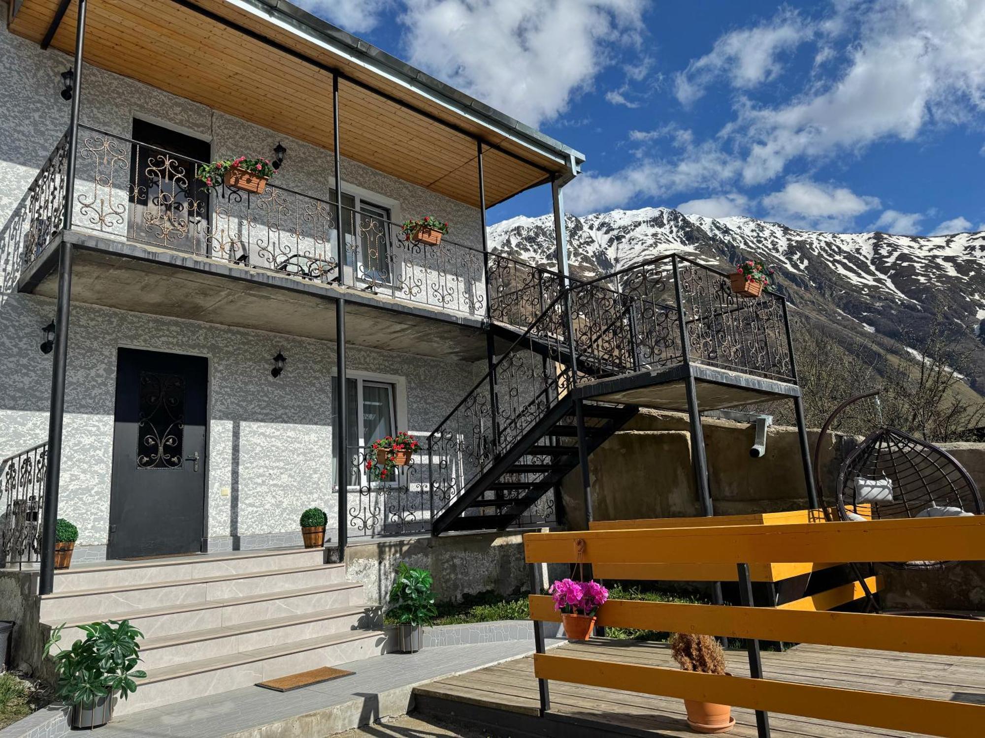 Hotel Elia Kazbegi エクステリア 写真